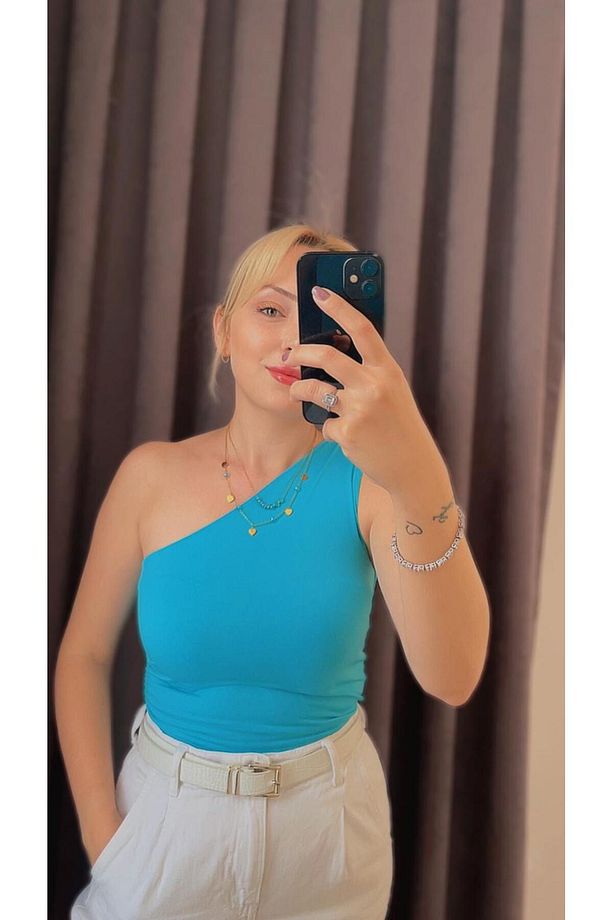 Tek Kol Gül Detaylı Normal Kalıp Scuba Kumaş Mavi Bluz - 2