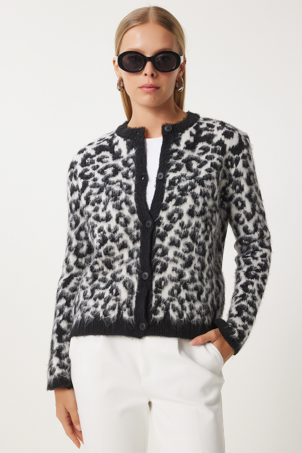 Dámsky čiernobiely pletený sveter s krátkymi bradami s leopardím vzorom Us00935 - 3