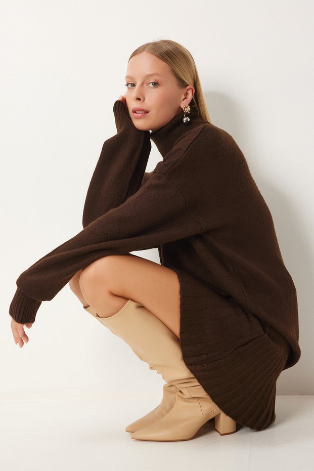 Women's Brown Turtleneck Knitwear Sweater Skirt Set Dd01343