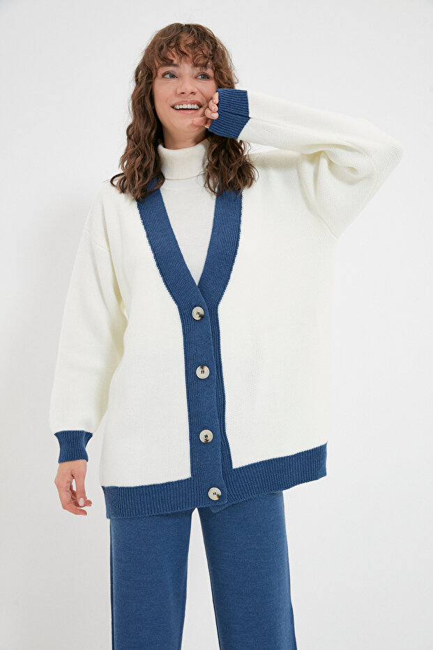 Zestaw swetrów ze szczegółowymi spodniami i kardiganem w kolorze indygo TCTAW22AU0156 - 2