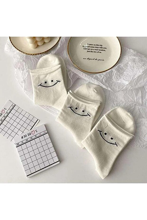 Women's Smiling Emoji Patterned Socks - Set of 4 - Stylish and Comfortable Special Design