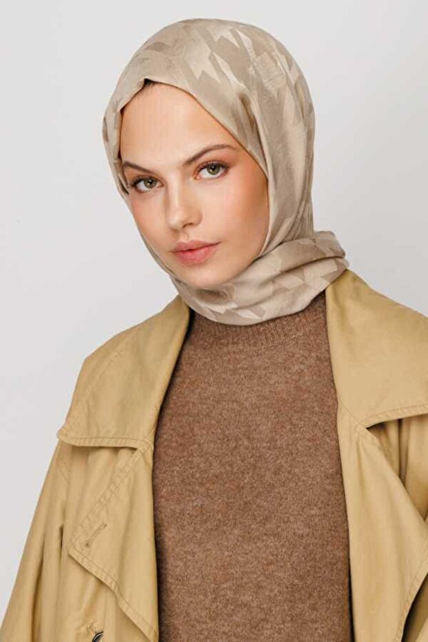 شال جاكار حريري بنمط عسل بيج