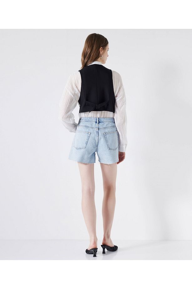 Raw edge detaylı denim şort - 4