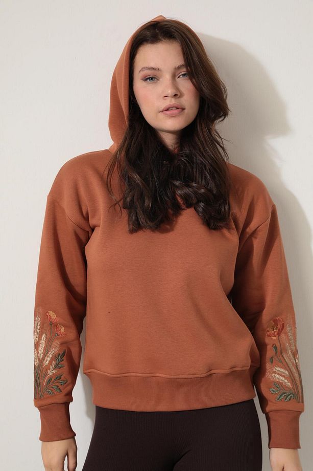 Kiremit Rengi Kolları Başak Nakışlı Kapüşonlu Sweatshirt - 2428 - 7