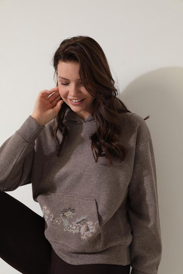 Kahve Önü Kanaviçe Nakışlı Kanguru Cepli Kapüşonlu Selanik Sweatshirt - 2431 - 3