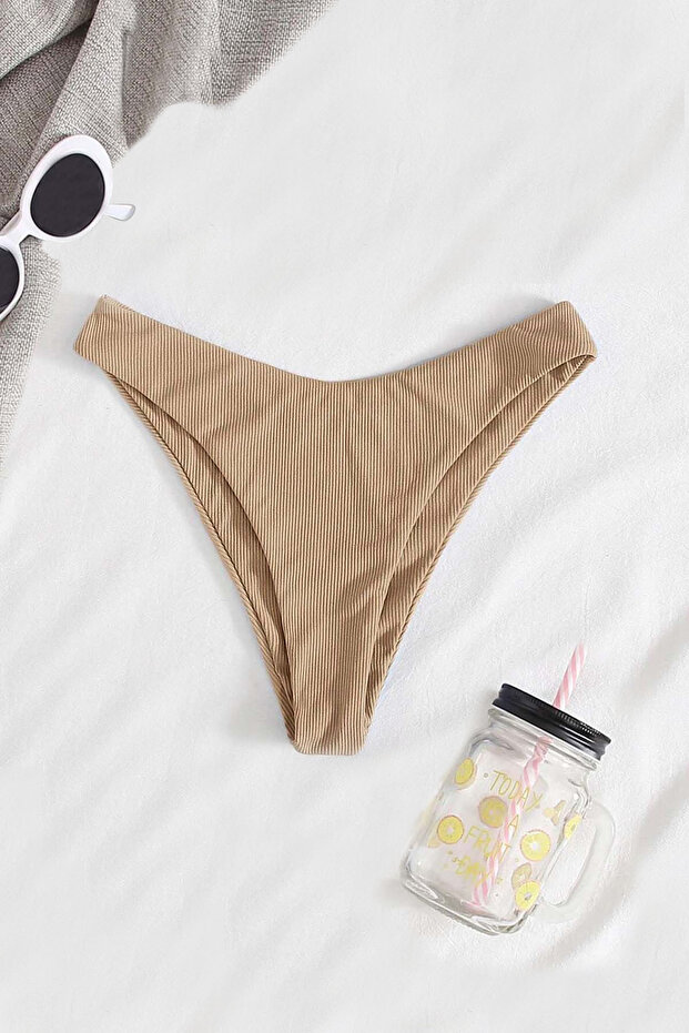 Şık Bikini Altı - 3