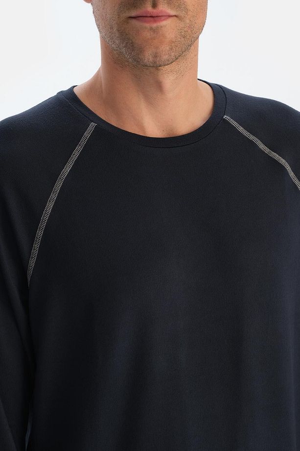 Lacivert Reglan Kol Detaylı Altı Desenli Pijama Takımı - 5