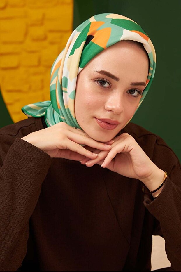 نموذج وشاح فيسكوز قطني أخضر من دافني بينيتون