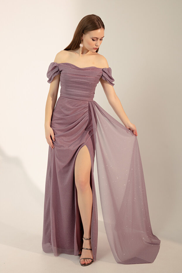 Női púdercsónakos nyakú, hasított, hosszú, csillogó estélyi ruha - 2