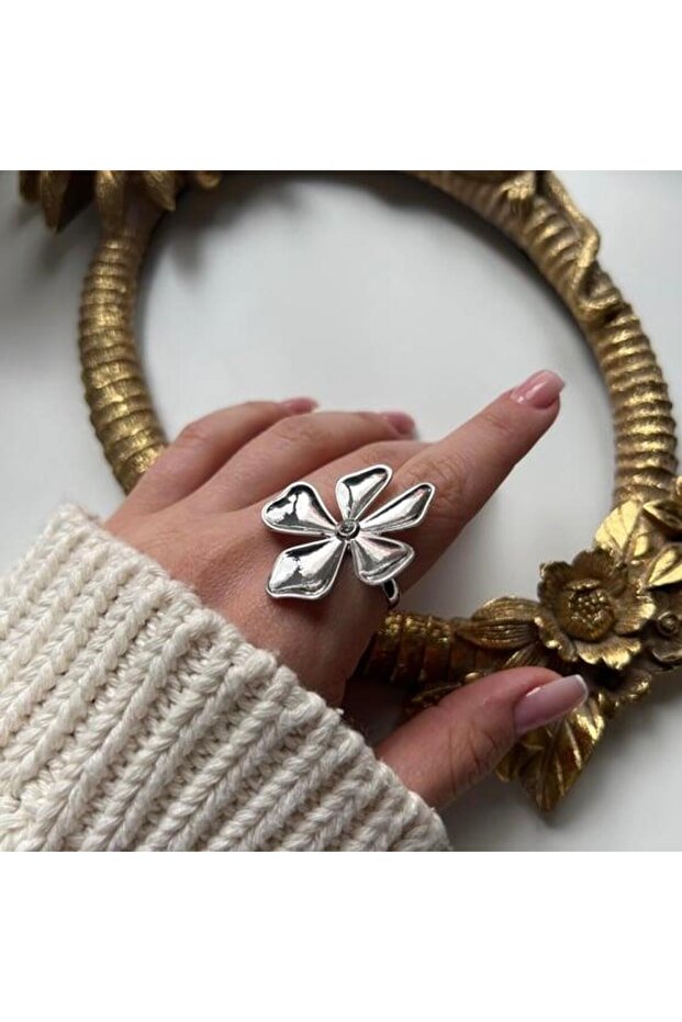 Silver Plated Flower Ring with Embellished