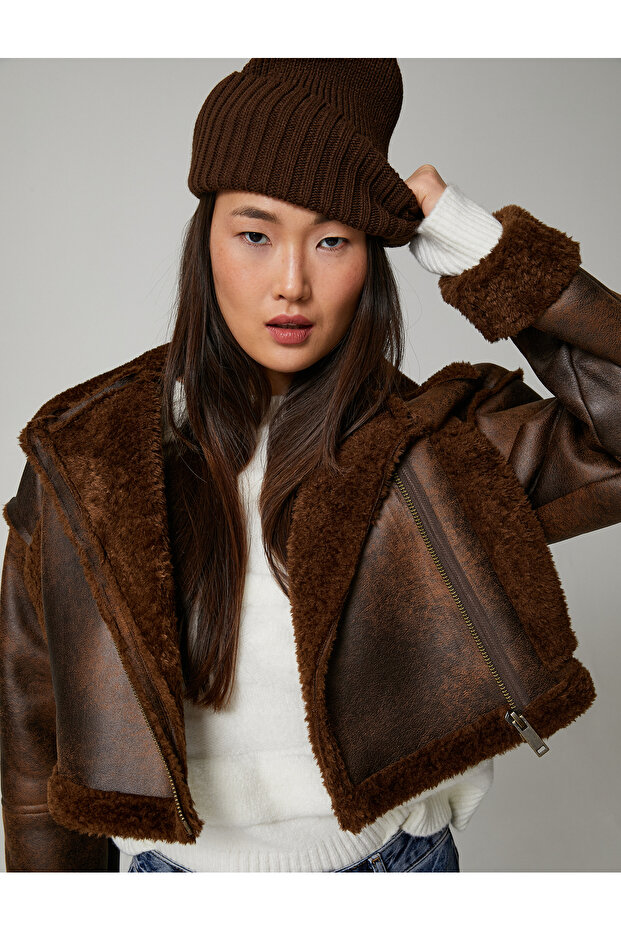 Elastic Knitted Beret with Wide Layers on the Edges