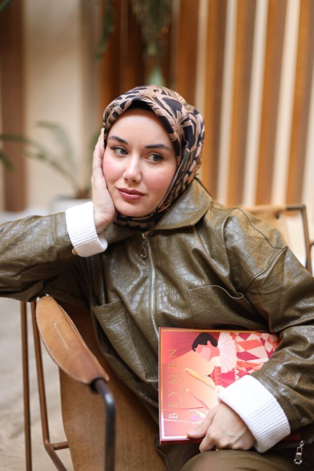 وشاح حريري كاكي بنمط مختلط من تيفيل 11419-12