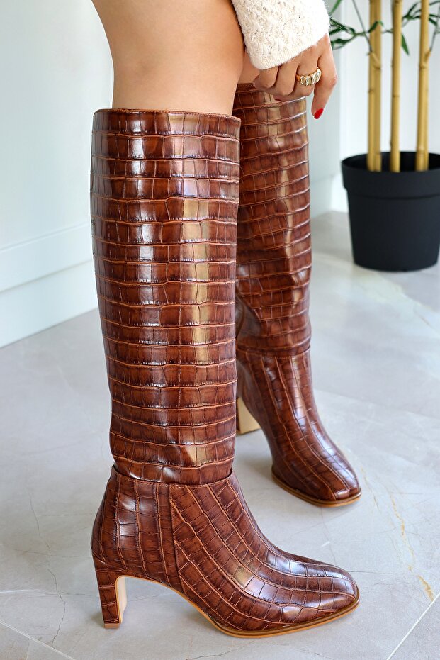 Kinda Heeled Below the Knee Blunt Toe Zippered Matte Leather Women's Boots