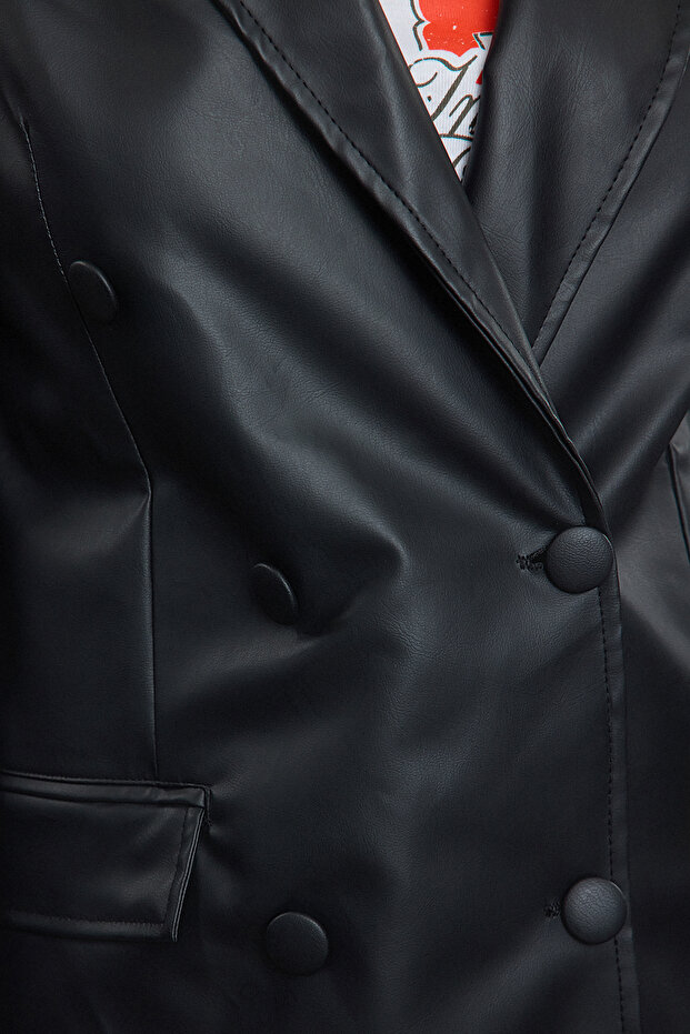 Czarna marynarka ze sztucznej skóry z regularną podszewką i podwójnym zapięciem, tkana marynarka TWOAW21CE0156 - 5