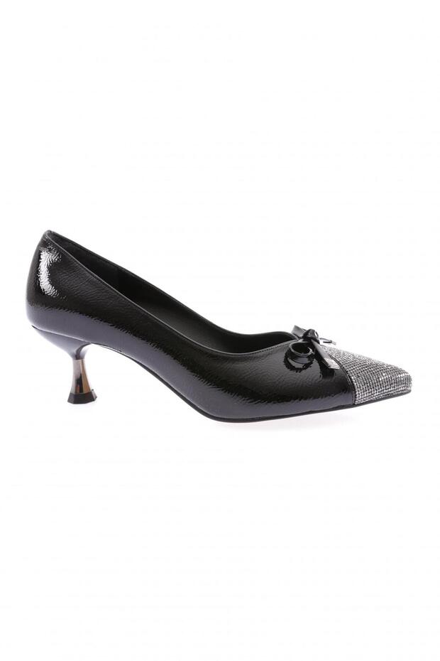 Women's Bow Detailed Short Thin Heeled Shoes Black Wrinkled Patent Leather 216412621