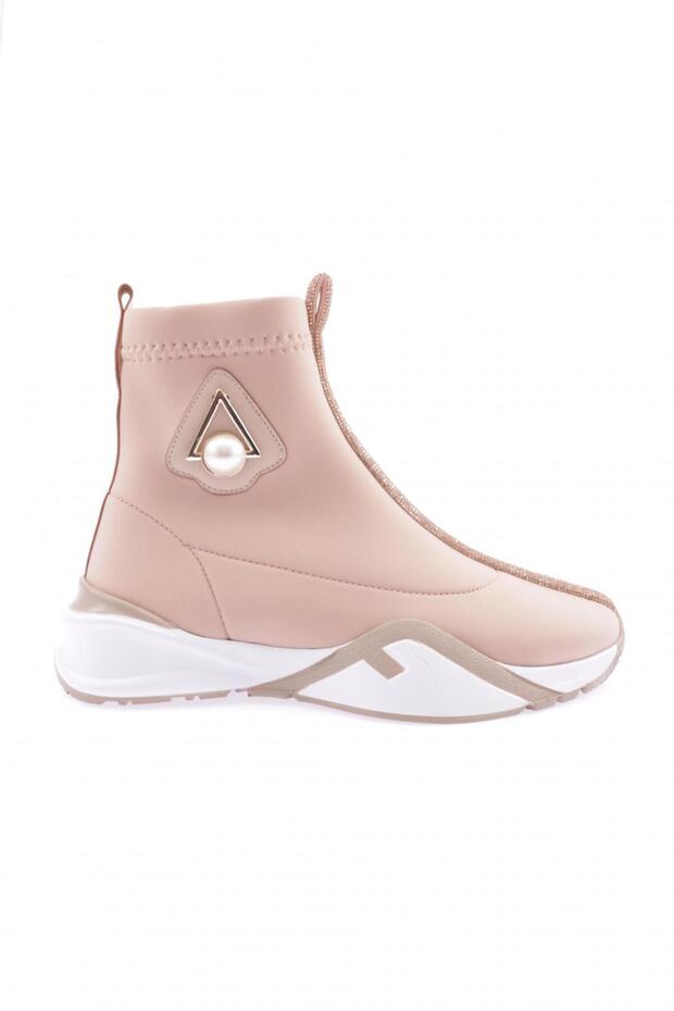 033-22K Women's Thick Sole Silver Stone Detailed Pearl Accessory Boots Beige