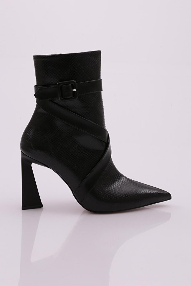 Women's Pointed Toe Cross Band Belted Goblet Heel Boots Black Wrinkled