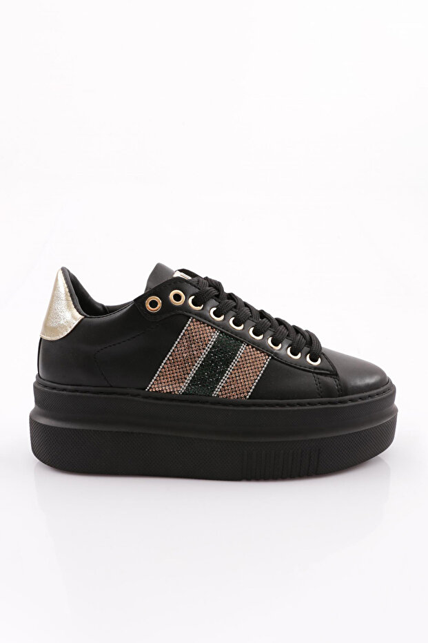 حذاء رياضي نسائي من Es865 باللون الفضي السميك