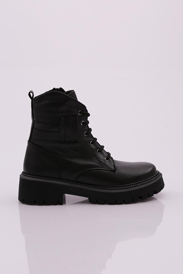820 Women's Lace-Up Boots Black Genuine Leather