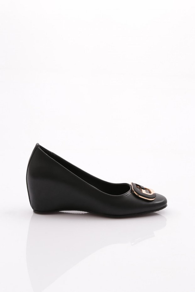 24309 Women's Wedge Heeled Shoes with Metal Accessories