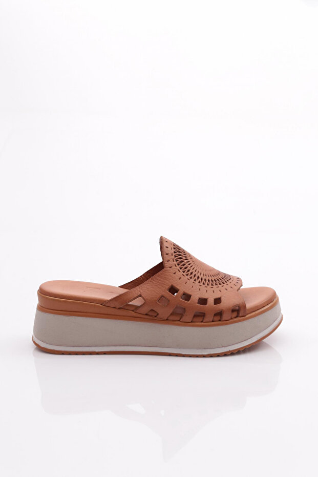Women's Slippers Tan Model 286135108