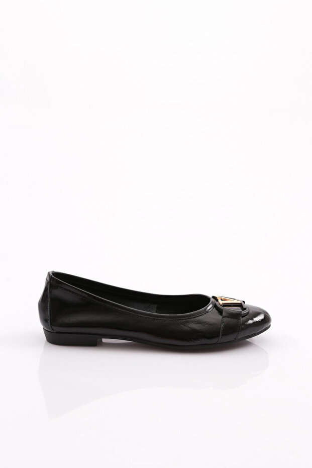 Women's V-Buckle Accessory Ballerinas Black Patent Leather 35168323