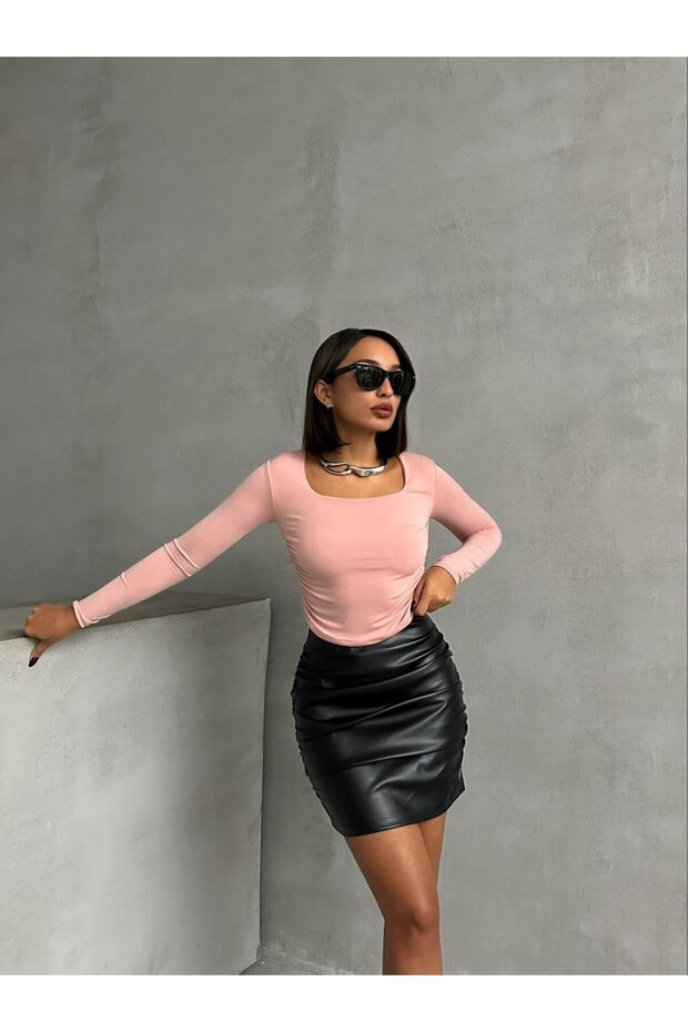 Women's Blouse - Deep Pool Neckline - Long Sleeves - Side Gathering - Square Neck Sandy Crop Blouse