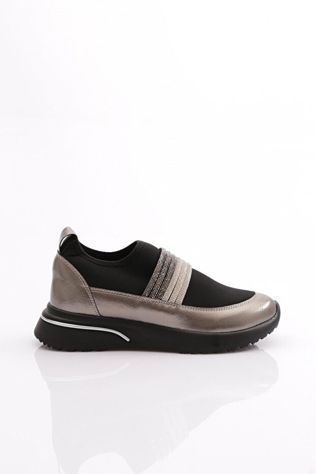 Women's Stone-Top Sneaker Shoes Platinum Patent Leather Black 31635105