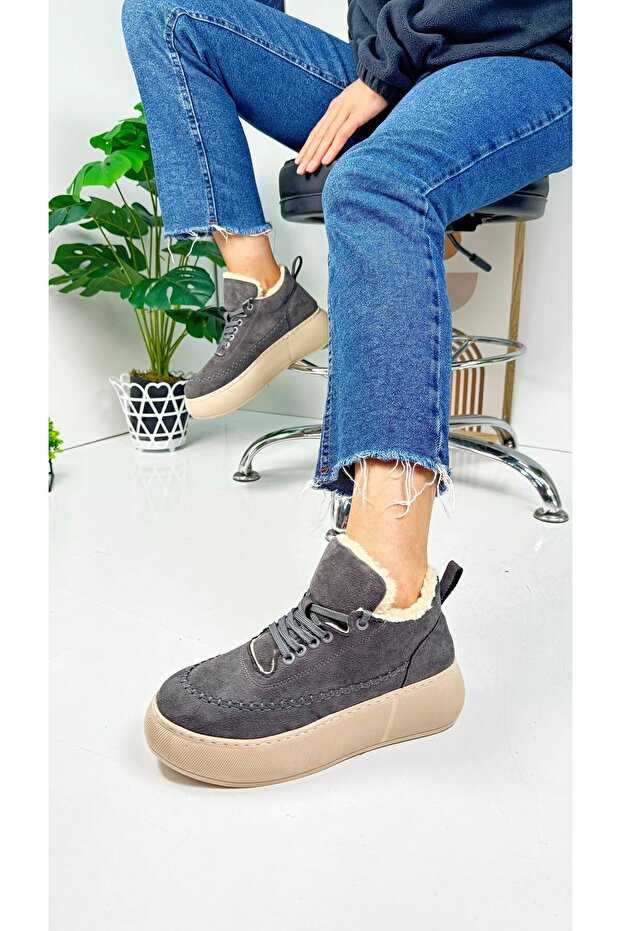 Günlük Kadın Gri Bot Bağcıklı Yüksek Kalın Tabanlı Kürklü Oval Burunlu Süet Hafif Bootie 1701 - 1