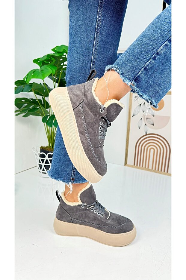 Günlük Kadın Gri Bot Bağcıklı Yüksek Kalın Tabanlı Kürklü Oval Burunlu Süet Hafif Bootie 1701 - 4