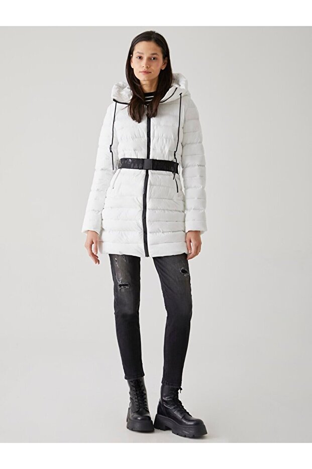 Kemerli Beyaz Ceket - 1