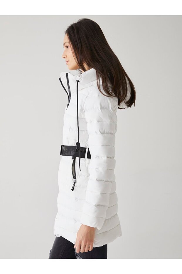 Kemerli Beyaz Ceket - 4