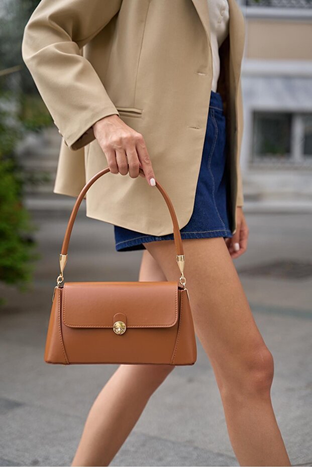 Taba Kadın Retro Önden Kapaklı Aksesuarlı Omuz Çantası - 2