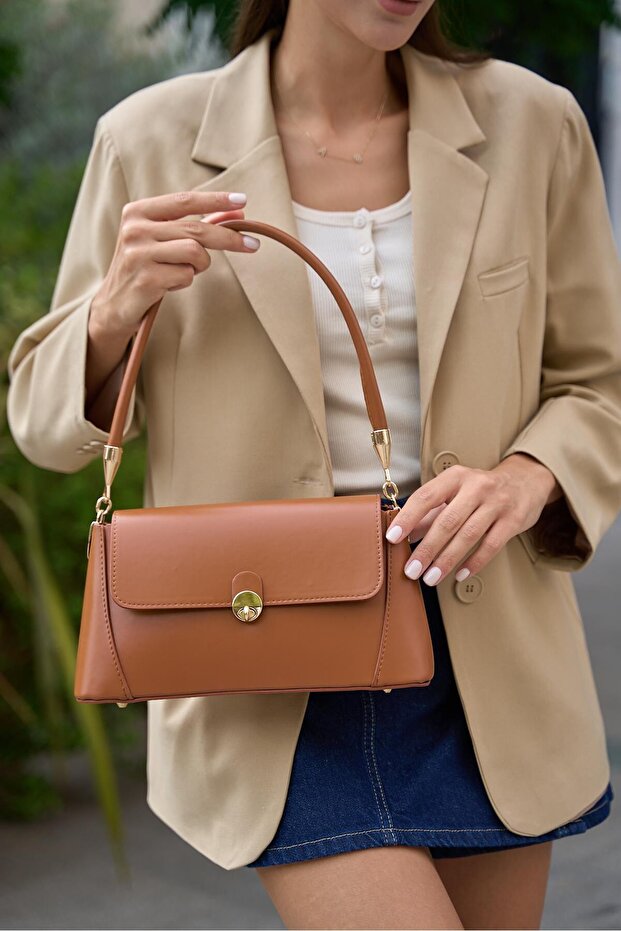 Taba Kadın Retro Önden Kapaklı Aksesuarlı Omuz Çantası - 1