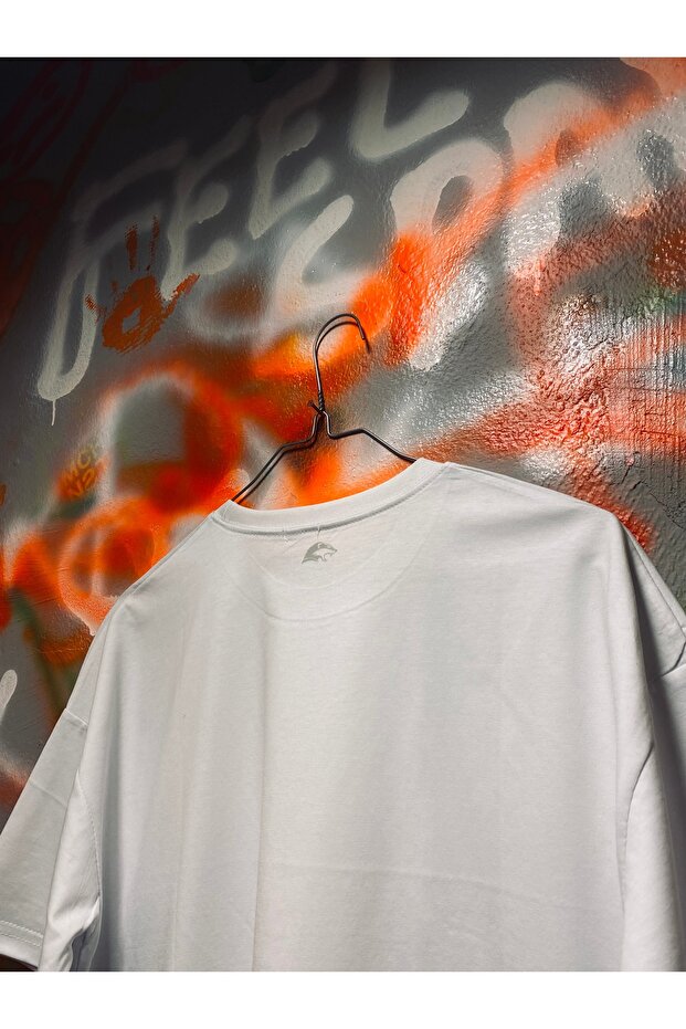 تيشيرت أساسي مصنوع من القطن بنسبة 100% برقبة دائرية ومريح - 4