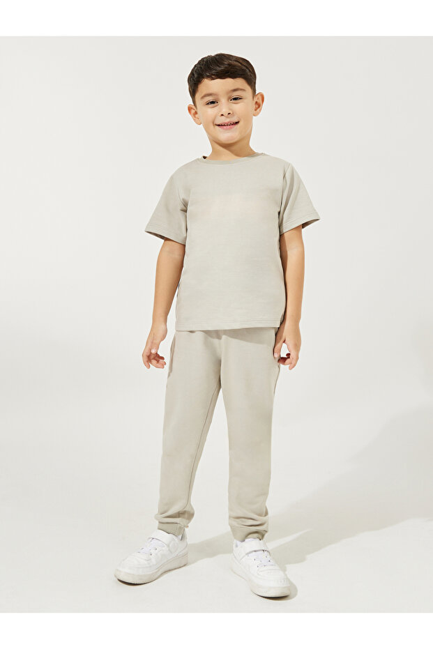 طقم تي شيرت وبنطال رياضي سادة - 1