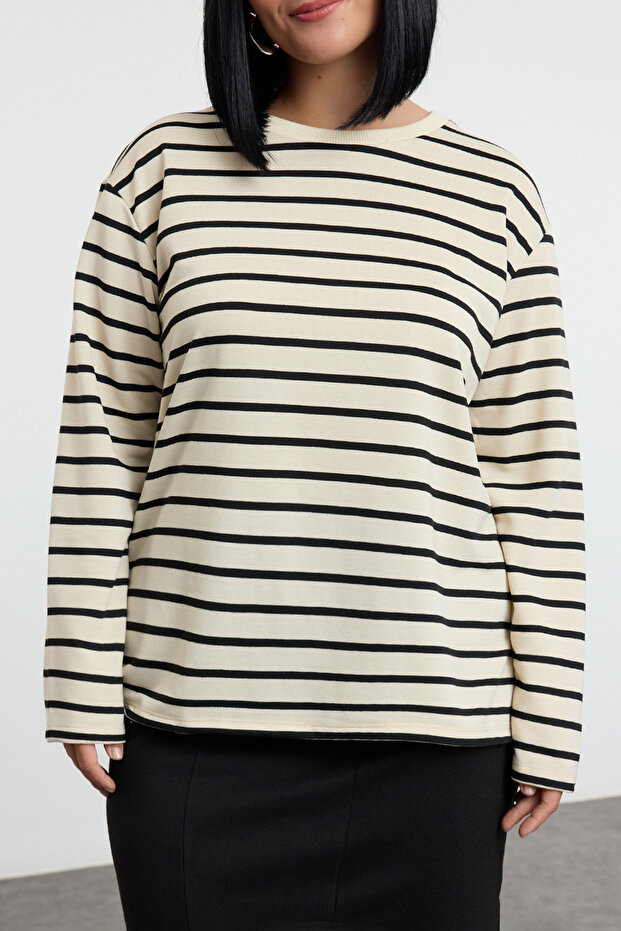 Bej Bisiklet Yaka Çizgili Örme Büyük Beden Sweatshirt TBBAW25AO00041 - 3