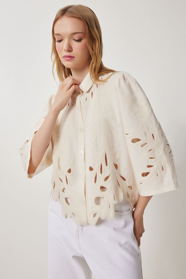 Kadın Krem Ajurlu Dantel İşlemeli Crop Poplin Gömlek QS00010 - 2
