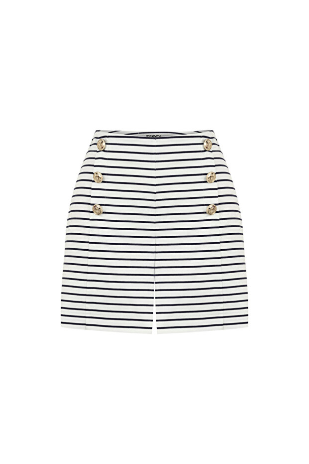 شورت بنمط خط بأزرار معدنية - 3