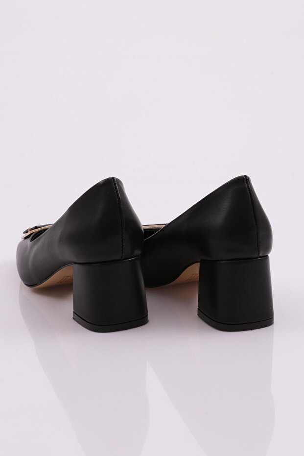 Tocuri de damă 34643539 - 3