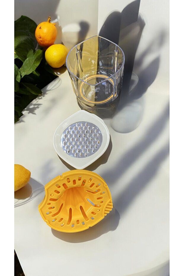 Practical 4 in 1 Citrus Lemon Squeezer - with Grater and Scale - 3