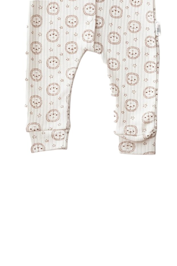 بذلة بيضاء مزينة بنقشة الأسد مع أزرار كبس - 2