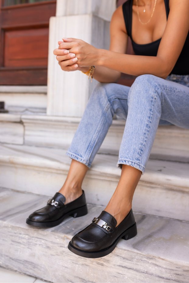 Zuber Women's Black Skin Imported Buckle Loafer Shoes