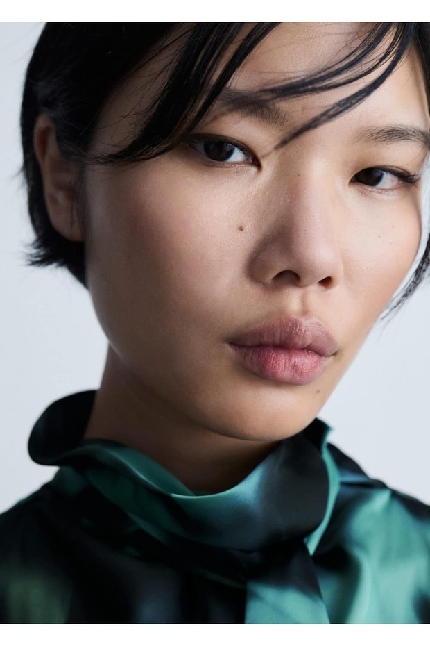 بلوزة منقوشة بتفاصيل ربطة عنق - 6