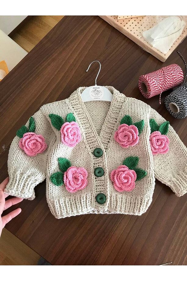 Gül Detaylı El Örgüsü Çocuk Hırka, Çiçek Detaylı Bebek Hırka - 1