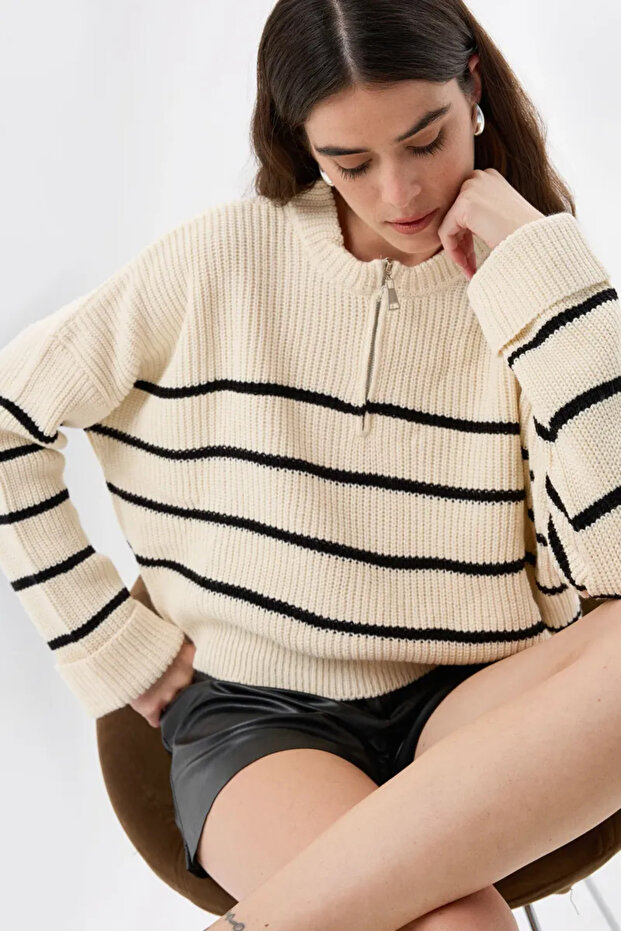 Çizgili Fermuarlı Örme Kazak - 2