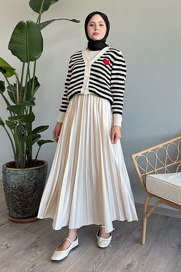 Kalpli Şeritli Ekru Triko Hırka - 3