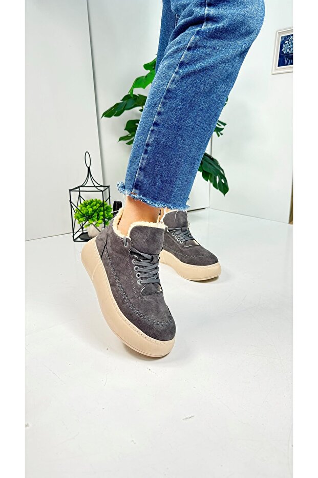 Günlük Kadın Gri Bot Bağcıklı Yüksek Kalın Tabanlı Kürklü Oval Burunlu Süet Hafif Bootie 1701 - 8