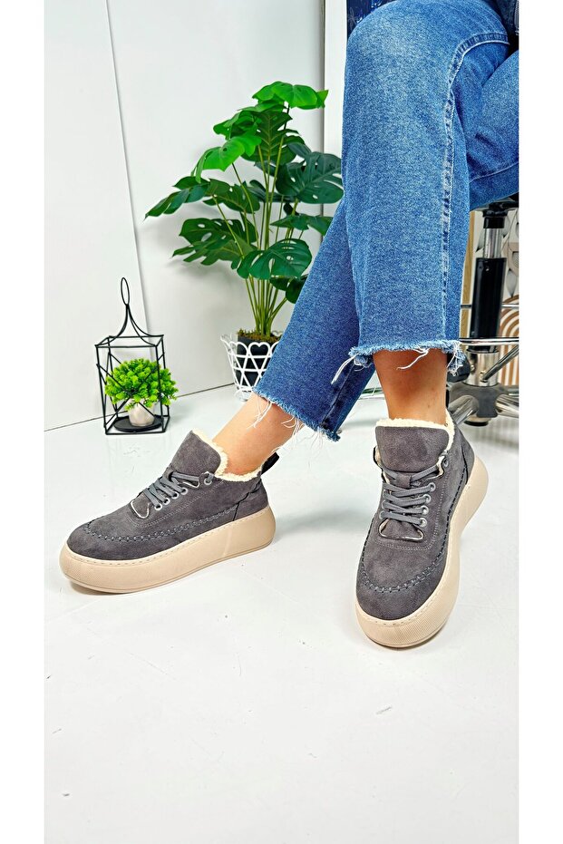 Günlük Kadın Gri Bot Bağcıklı Yüksek Kalın Tabanlı Kürklü Oval Burunlu Süet Hafif Bootie 1701 - 2