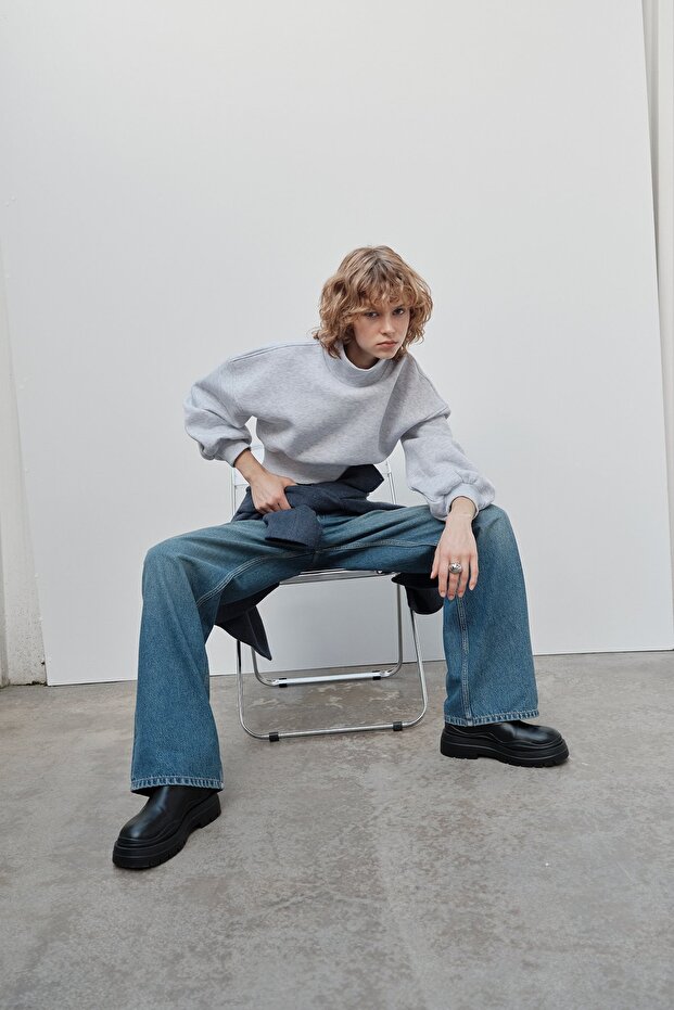 Oversized crop sweatshirt - 2